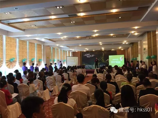 李橋博士，為大家帶來一場頸部保養新革命